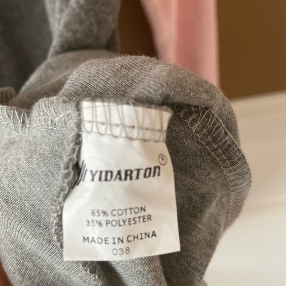 Yidarton Pink and Grey Color Block Long Sleeve V-neck Top Size Medium Soft - Picture 3 of 4